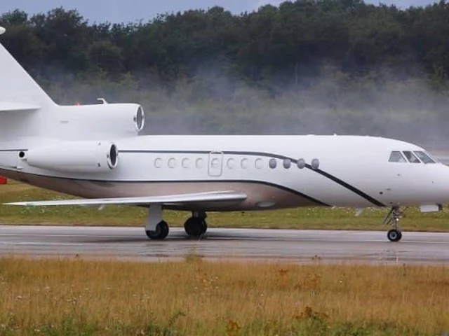 Falcon 900DX — photo