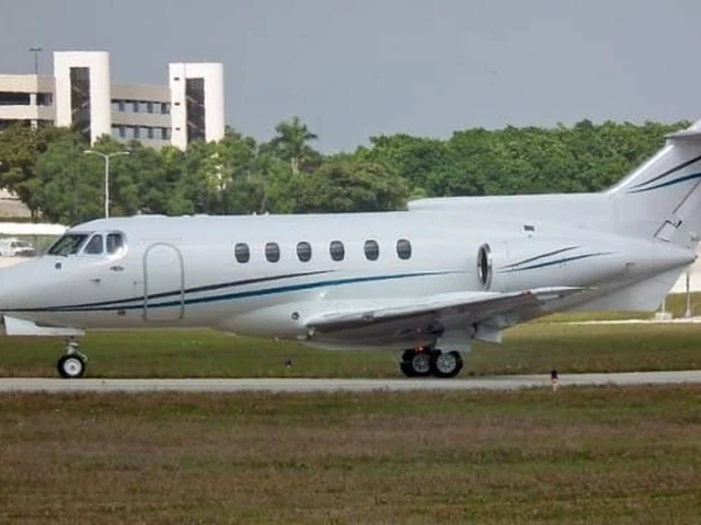 Hawker 700A — photo
