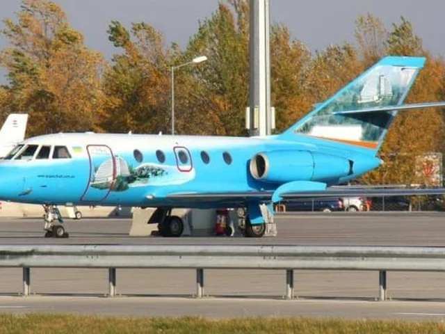 Falcon 20F — photo