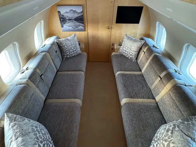 Bombardier Global Express XRS RA-73584 — private jet charter