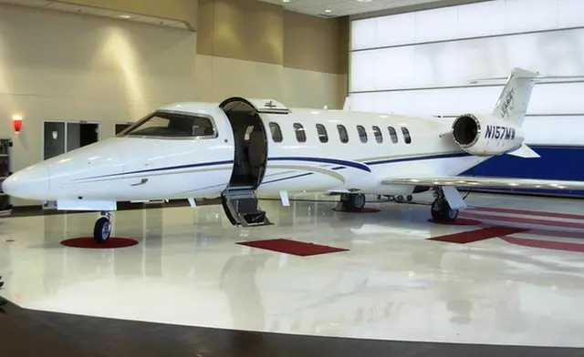 Learjet 75