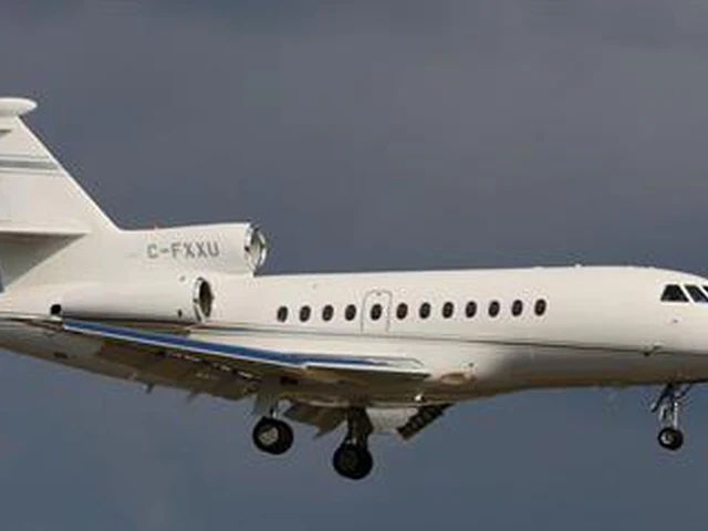 C-FXXU — photo