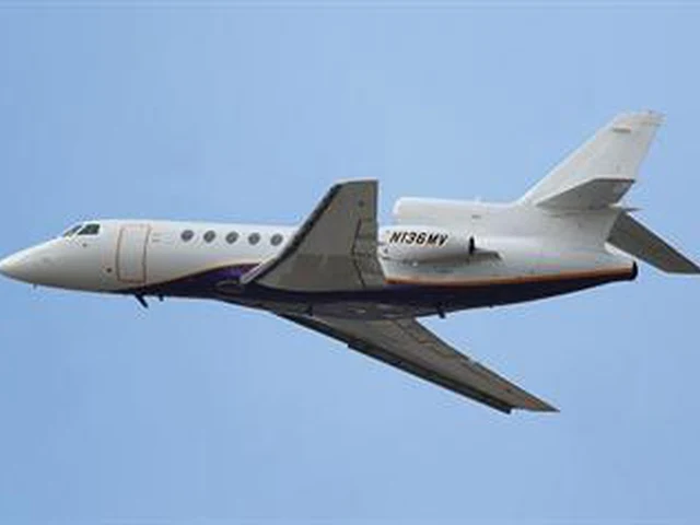 N136MV — photo