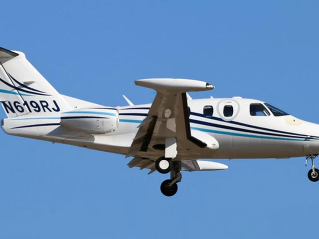N619RJ — photo