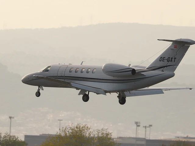 OE-GXT — photo