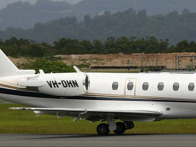 VH-DHN — photo