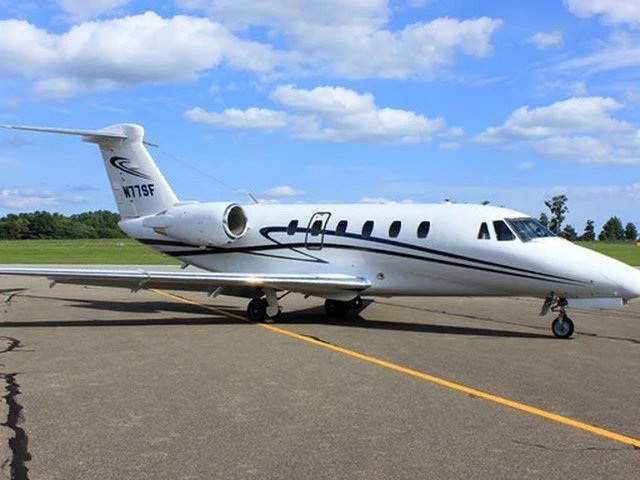 N77SF — photo