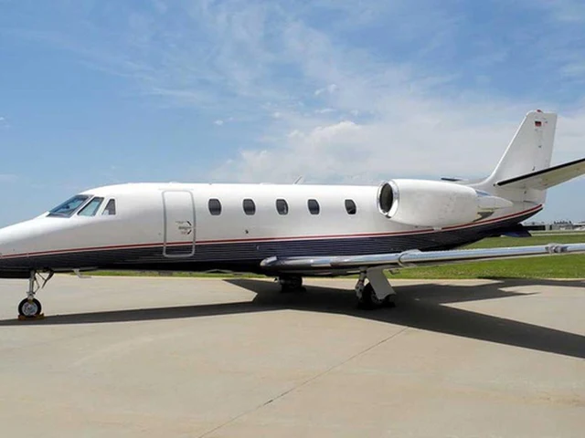 N823DT — photo