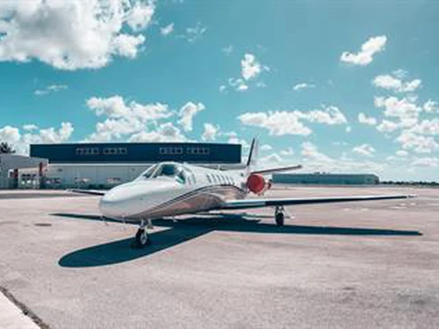 N228MH — photo