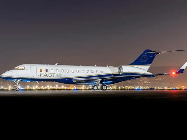 N702DR — photo