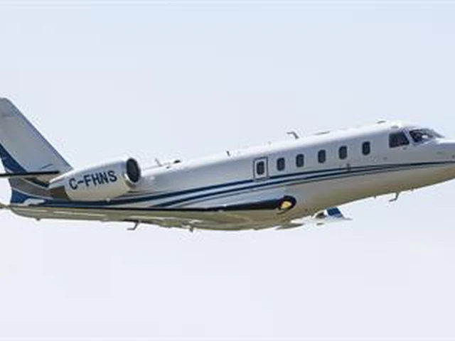 C-FWXR — photo