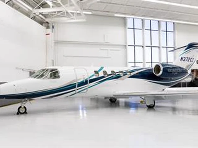 N372CZ — photo