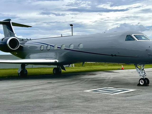 N721AZ — photo