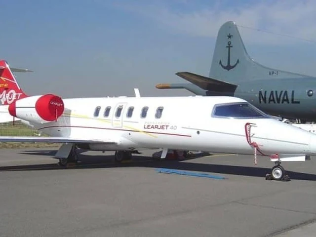 Learjet 40 — photo