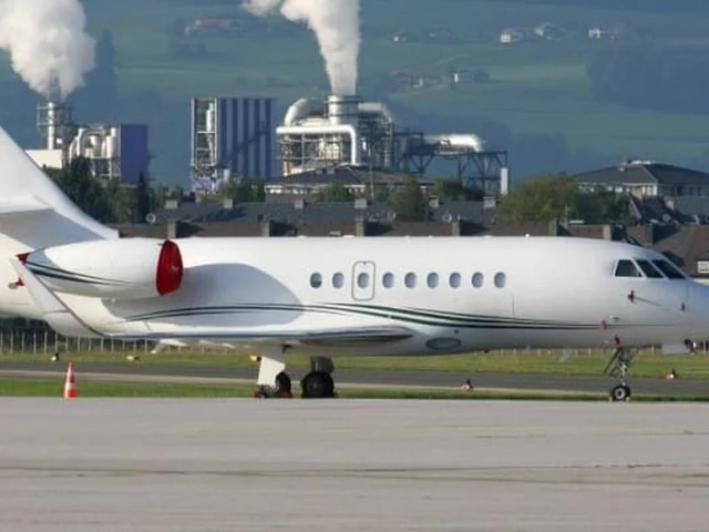 Falcon 2000LX — photo