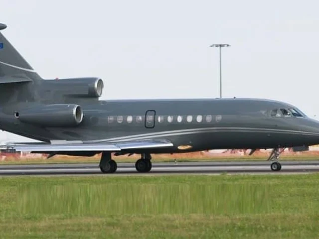 Falcon 900 — photo