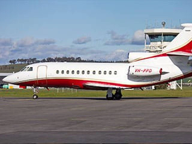 Falcon 900C — photo