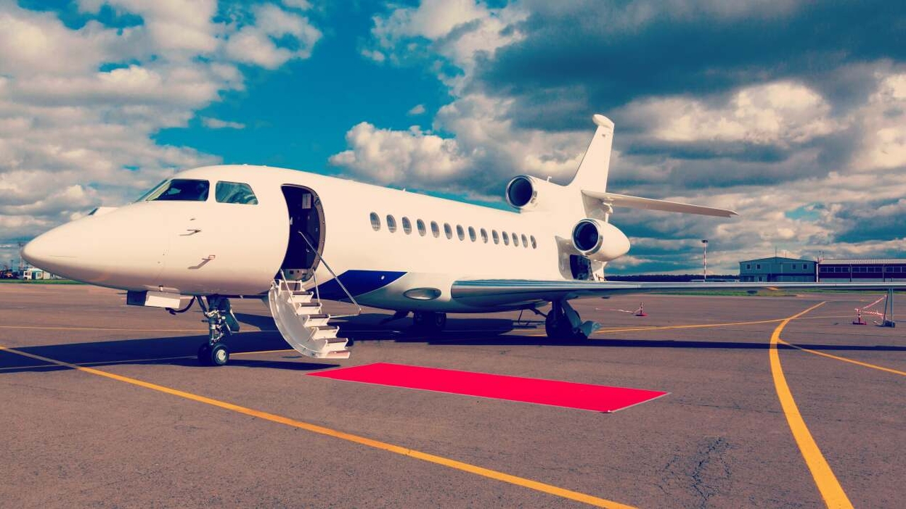 How to Charter a Private Jet: Everything You Need to Know in 2 Minutes