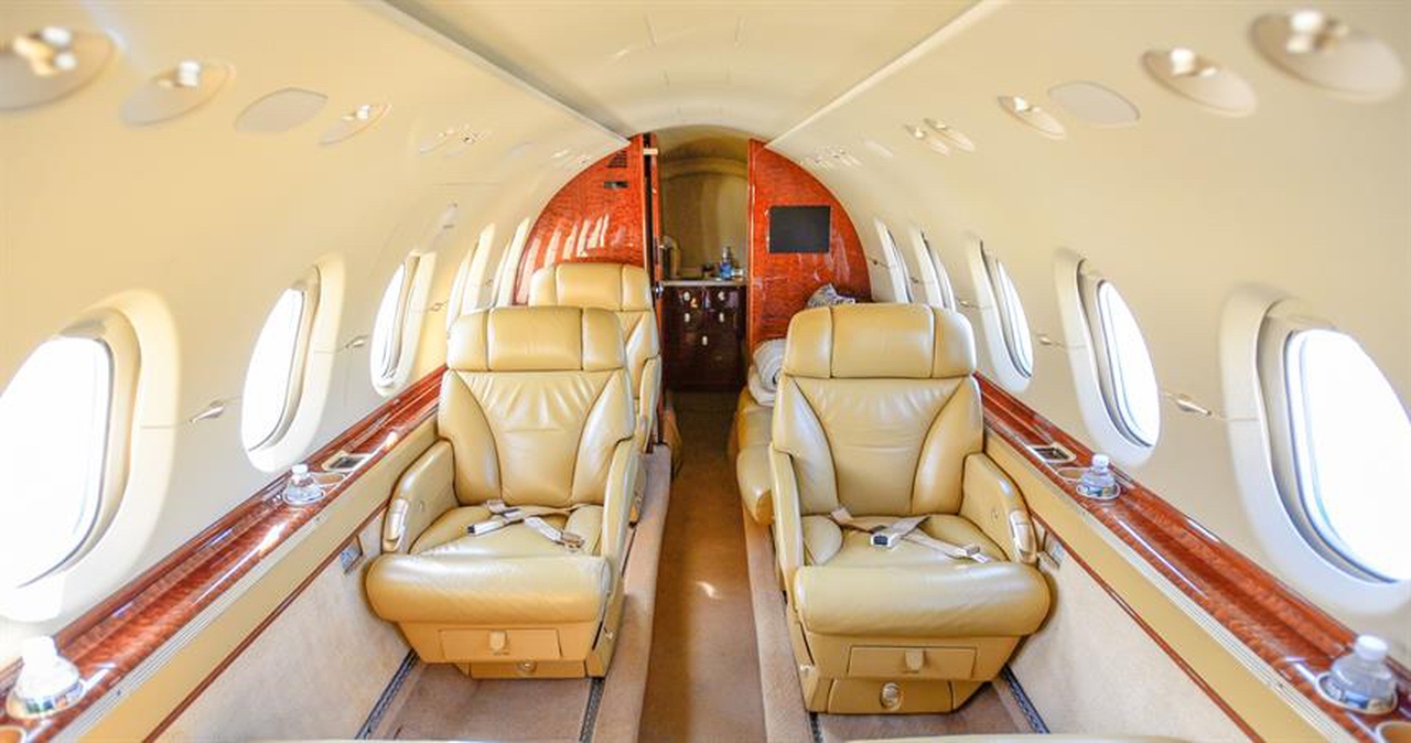 出航 Hawker Beechcraft Hawker 850XP N315JL — private jet charter, price