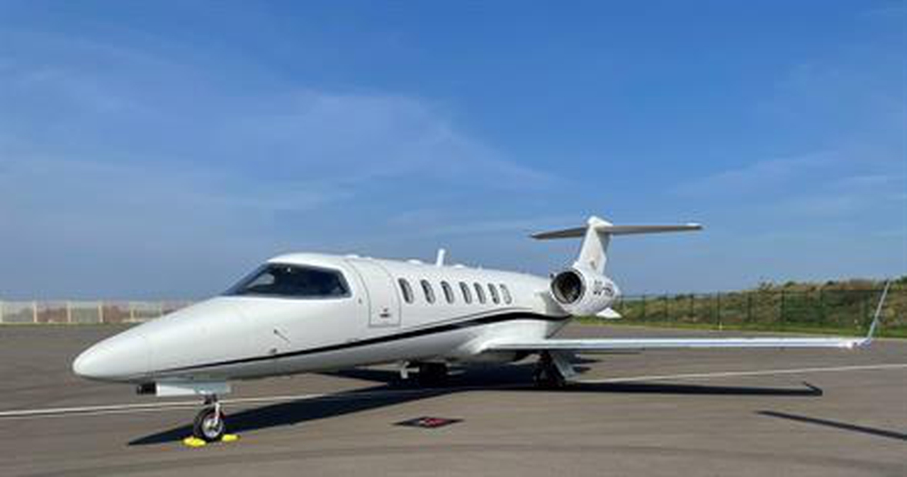 Learjet 40