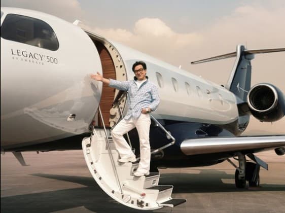 Jackie Chan Receives New Business Jet from Brazilian Manufacturer – Legacy 500.